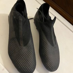 Nike soccer cleats hypervenon never worn